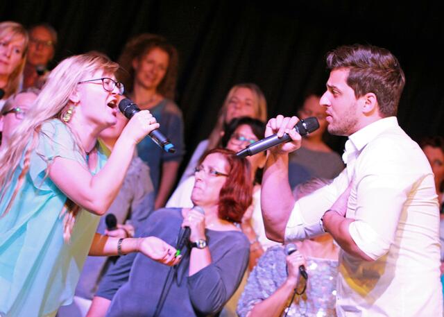 Ricarda Senghaas und David Scholtes im Solopart bei  " Bring me to life"