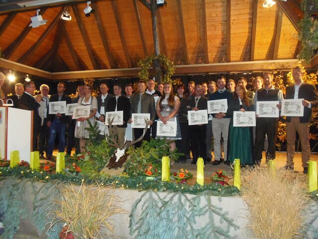 Gruppenbild der Jungjäger und Jungjägerinnen des Jahrgangs 2018.