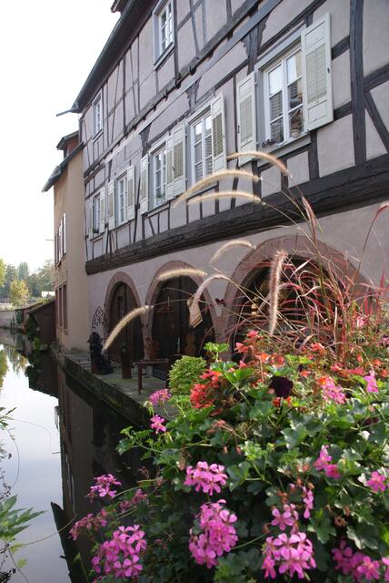 Auf dem Bild ist zu erkennen, warum man in Wissembourg auch von „Klein-Venedig“ spricht, obwohl das bescheidene Kanalnetz natürlich nicht mit Venedig vergleichbar ist.
