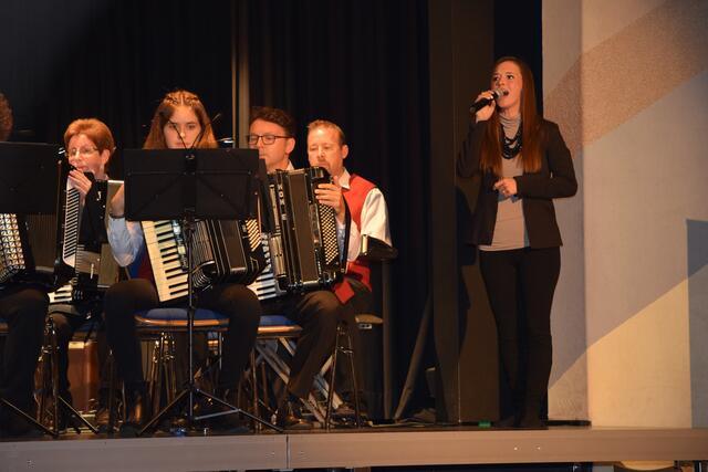 Sängerin Miriam bei GABRIELAS SONG