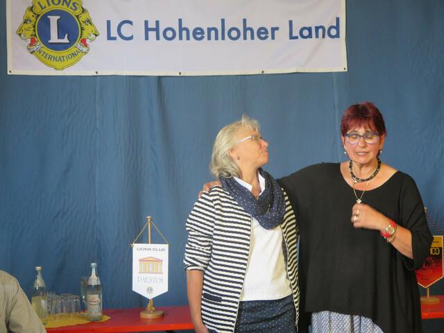 Präsidentenübergabe von Manuela Blocher-Schimmel (rechts) an Elke Schmidt im Juli 2018