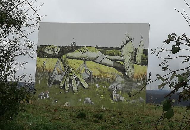 Riesending. So lautet der Name dieses Kunstwerks bei den Neckarterrassen. Es wurde 2014 enthüllt, zur Kunst im Mai. https://www.kirchheim-neckar.de/die-gemeinde-kirchheim/impressionen/?L=0&style_font=largest%2525253FcHash%2525253D2f5465e76d21b8&tx_wesgallery_pi1%5Bgallery%5D=44&cHash=5139375bd62f7a335087845a244096b5 | Foto: Margitta Hauck