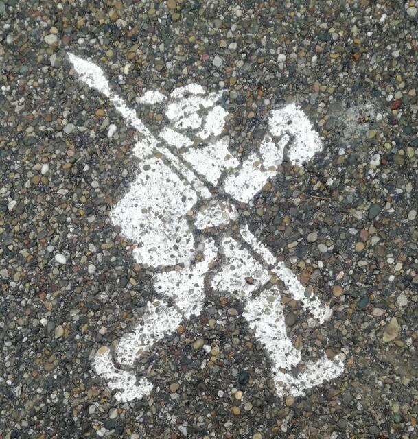 Der "Lauffener Bote"? weist dem Wanderer den Weg zu den Kirchheimer Neckarterrassen. | Foto: Margitta Hauck