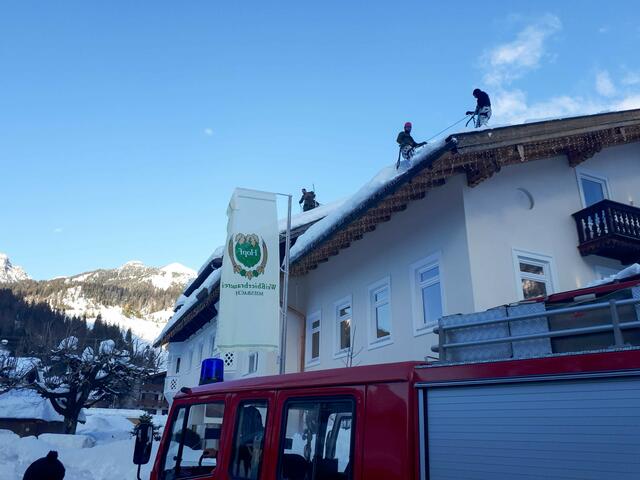 Feuerwehr, THW und Bundeswehr - Hand in Hand geht's einfach besser
