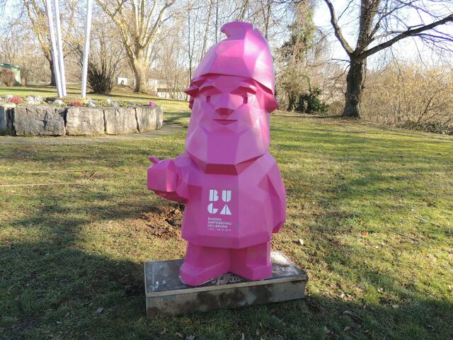 Karl steht auf der Wiese in Kochendorf