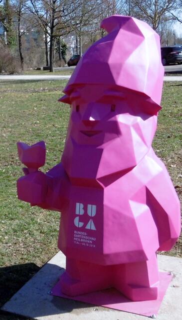 Karl, das pinke Maskottchen der Bundesgartenschau Heilbronn in Künzelsau 27.02.2019