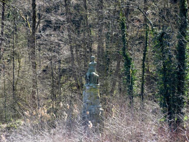 Das Kibannele sitzt einsam im Ovalsee und ist hier die einzige Zeugin des barocken Lustschlosses von Herzog Eberhard III. Das Schloss stand im 200 Morgen umfassenden und 1664 angelegten Tiergarten.