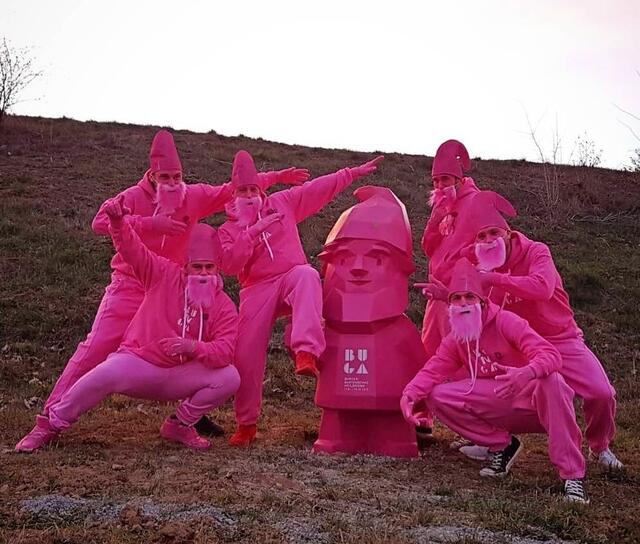 Sechs Freunde haben sich für den Fasching der Sportvereinigung Oedheim als Karl gestylt – und erhielten reichlich Applaus. | Foto: privat