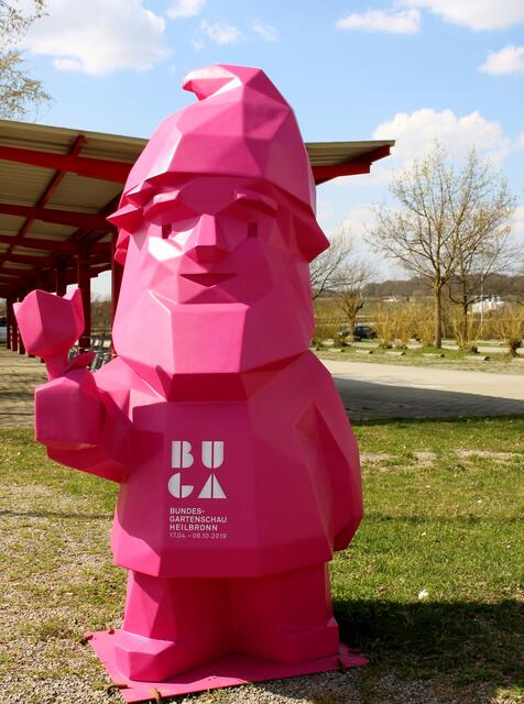 BUGA Zwerg Karl begrüßt in Künzelsau-Gaisbach Berufstätige, Besucher und …..