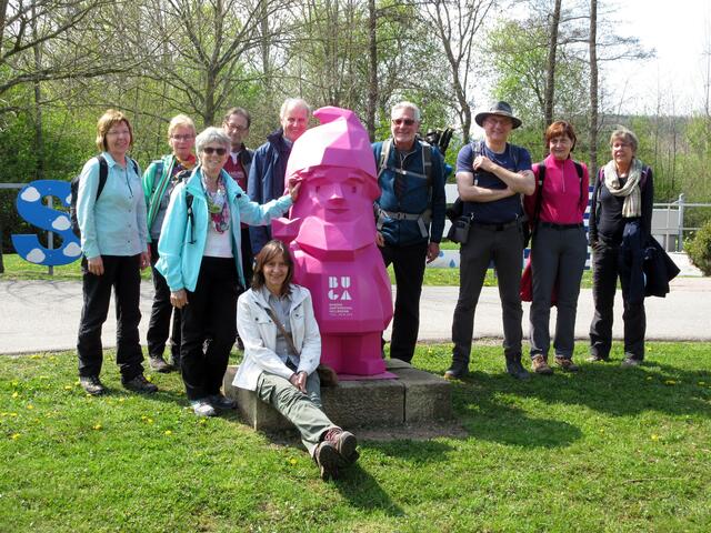 Karl inmitten der Wandergruppe