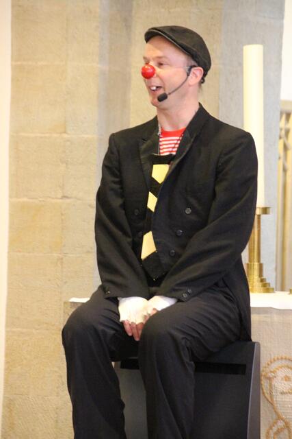 Beim Kinderprogramm hatten die Kinder beim Clown Klaus Kreischer viel zu lachen...