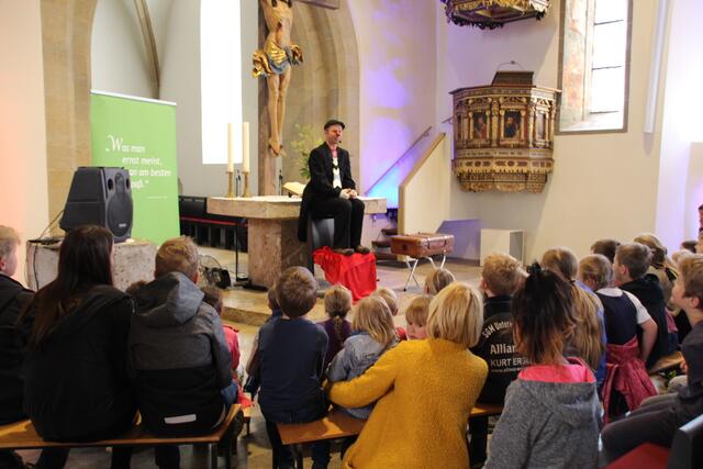Das Kinderprogramm in der Kirche...