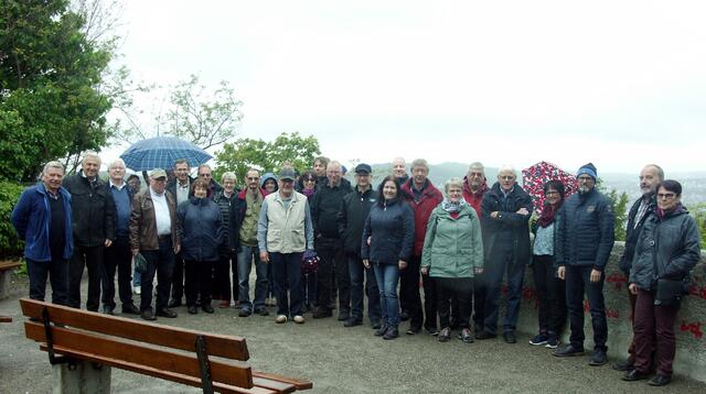 Aussichtspunkt hoch über Stuttgart bei Regen