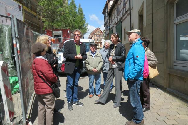 Los ging der Muttertagsspaziergang am Pfeifferturm. Reinhard Ihle von den Eppinger Heimatfreunde und Volker Spörle begrüßen die Teilnehmer. | Foto: A.Spörle