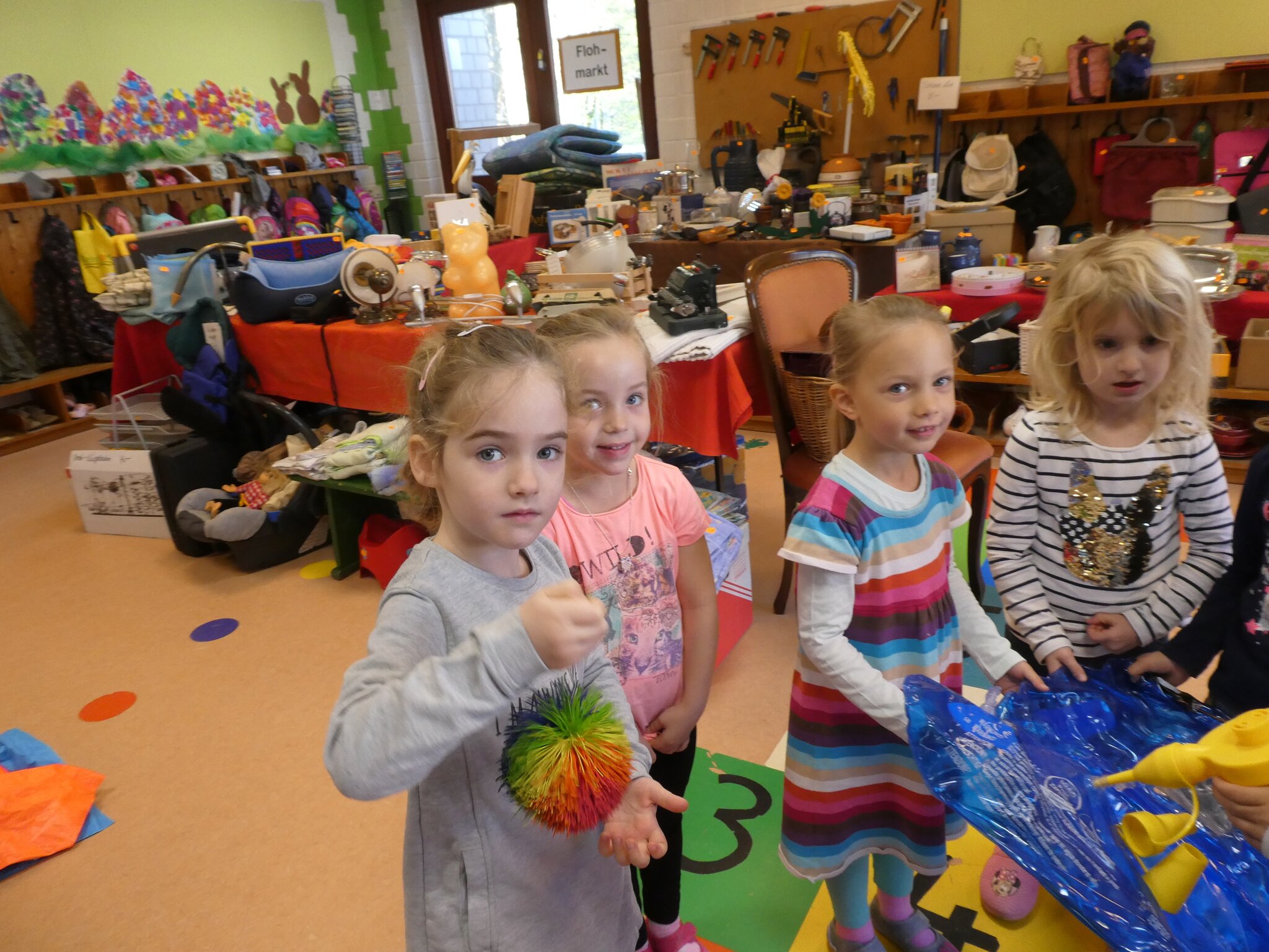 Alte Schätze, neu entdeckt - Flohmarkt im ev. Kindergarten Pusteblume