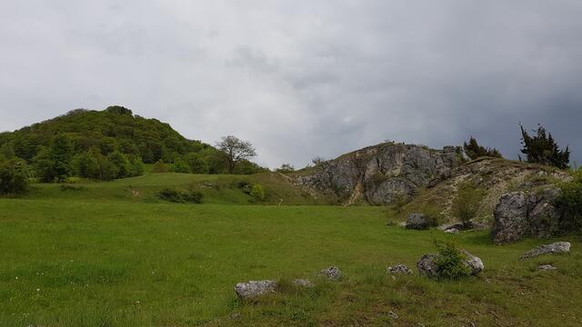 Blick zurück auf die Felsformation "Spielburg"