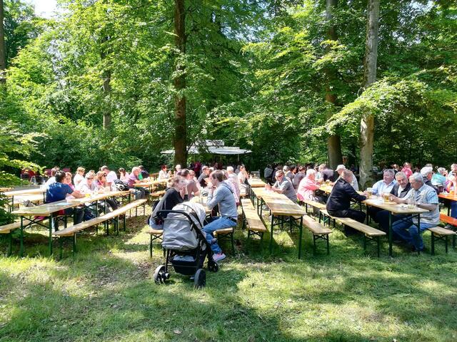 Schon um 11.00 Uhr war der Festplatz gut gefüllt