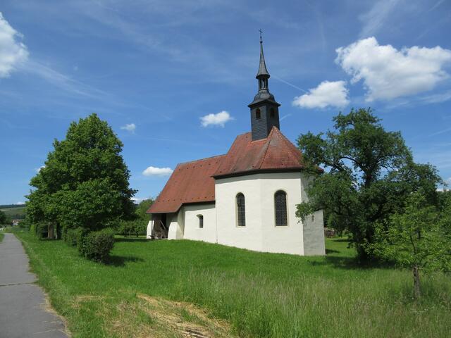 Bei der Kapelle in Marlach-Altdorf führen Pilger-Weg und Pfad der Stille vorbei.
