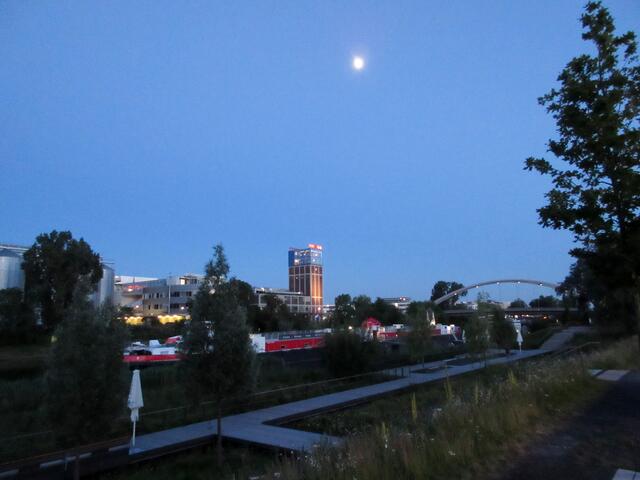 Abendstimmung am Neckar, das gab es aber schon immer in Heilbronn.