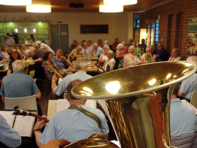 Das Dixieland Konzert der Stäffeles Banjorutscher lockt wie immer viele Besucher in das Mehrgenerationenhaus.