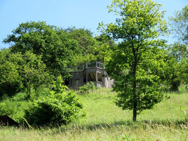 Blick hinauf zur Teufelskanzel, einer ehemaligen Gaststätte auf dem Schreckberg.