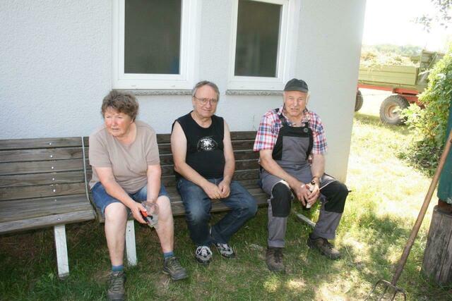 Inge, Michel und Kurt warten aufs Vesper