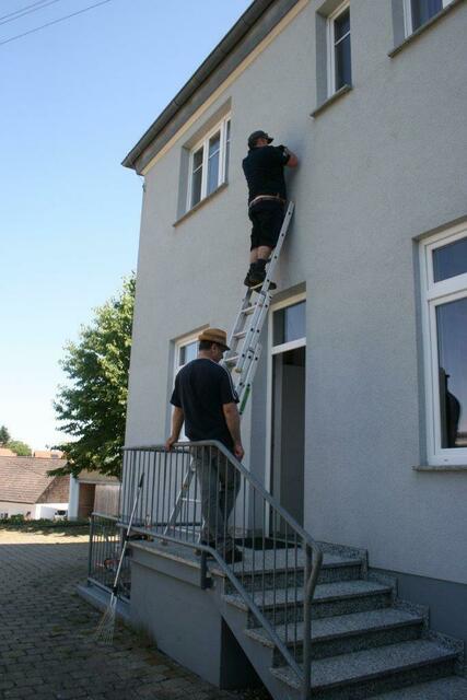 Walter und Ulrich reparieren das Aussenlicht