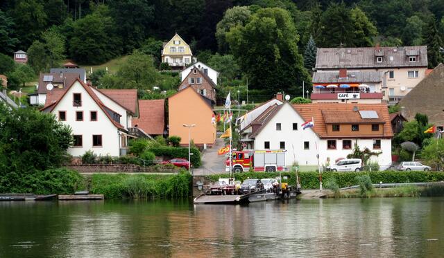 Eben kommt die Fähre aus Hessen herüber