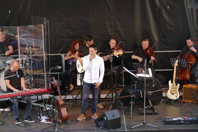 Die christlichen poprockigen Liedern wurden immer wieder untermalt vom Streicherquartett. | Foto: Helga El-Kothany