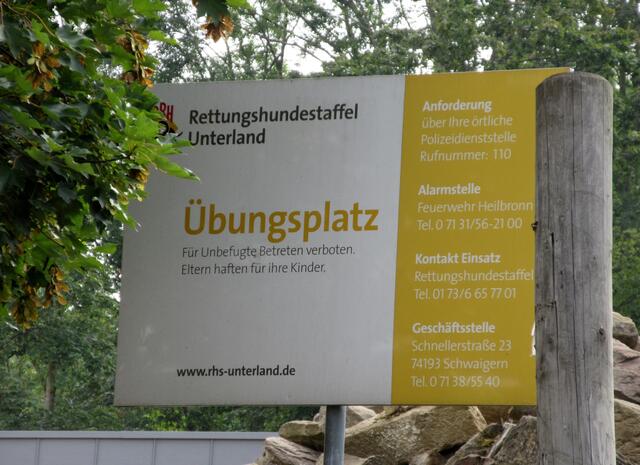 Beim Übungsplatz ging es direkt in den Wald hinein.