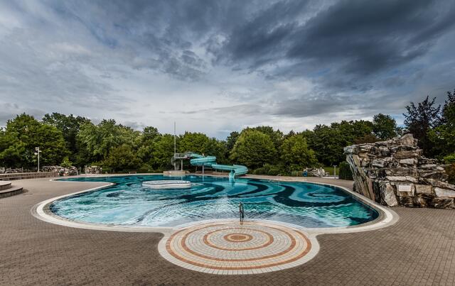 Schwimmbad "Gesundbrunnen" nach einem Sommergewitter