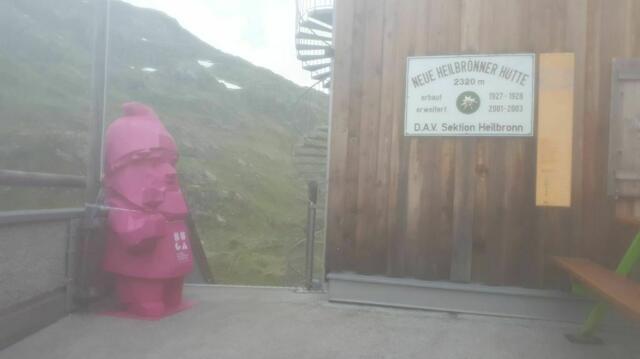 BUGA-Zwerg Karl wurde an der Heilbronner Hütte in den Alpen in Österreich von der Klasse 12/1 der Wilhelm-Maybach-Schule Heilbronn gesichtet.