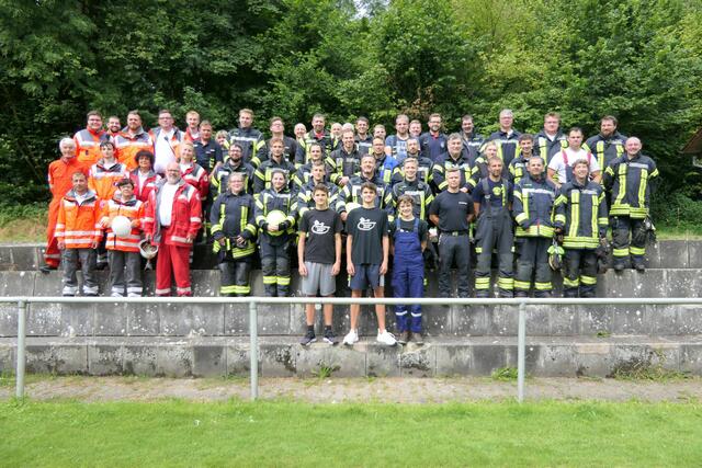 Ca. 55 EInsatzkräfte von der Feuerwehr Gemmingen und dem DRK Ortsverein Gemmingen waren an der Übung beteiligt. | Foto: Jenny Köhler