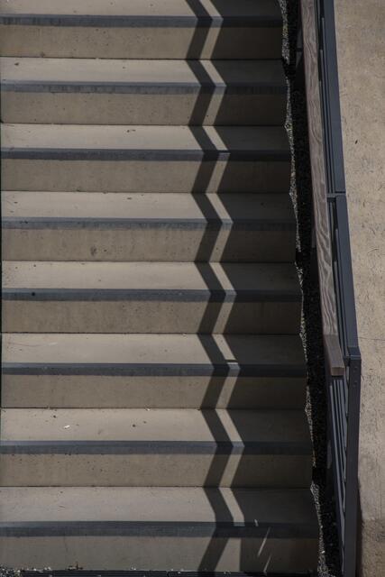 der Schatten auf der Treppe