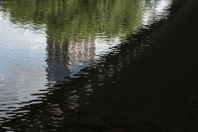 unter der Brücke - das Spiel mit der Spiegelung