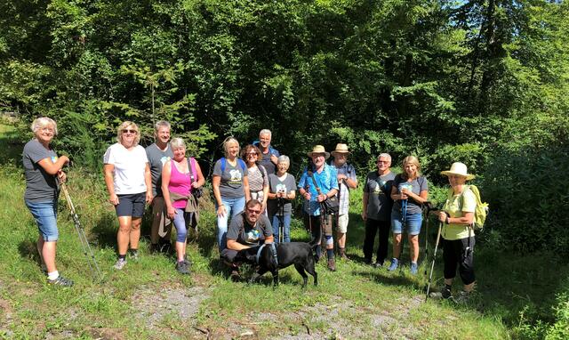 Ein Gruppenfoto in der sonne, bevor es wieder zurück in den schattigen Wald ging. | Foto: Lothar Winkler