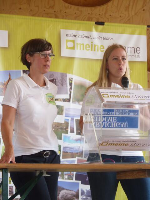 Carolin Kirsch erklärt die Teilnahmebedingungen. Foto: Moritz Banhardt