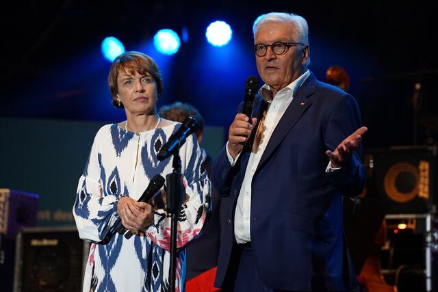 Bundespräsident Frank-Walter Steinmeier und seine Frau Elke Büdenbender dankte den Ehrenamtlichen nochmals bei seiner Schlußrede für das ehrenamtliche Engagement