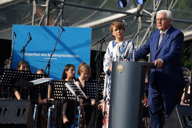 Bundespräsident Frank-Walter Steinmeier und seine Frau Elke Büdenbender bei der Eröffnungsrede zum Bürgerempfang 2019 im Schloß Bellevue