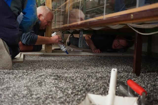 Jetzt wird es besonders eng. Aber Sascha passt "gerade noch so drunter"!