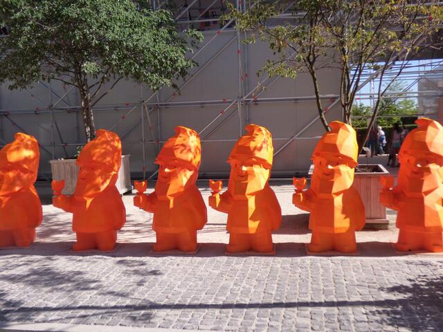 Karl macht auch in leuchtendem Orange eine gute Figur - ein Hingucker und beliebtes Fotomotiv auf der BUGA