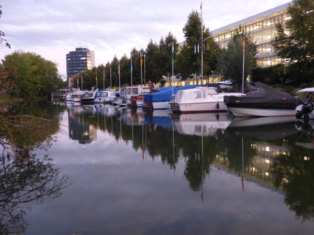 Der Heilbronner Yachthafen im Abendlicht