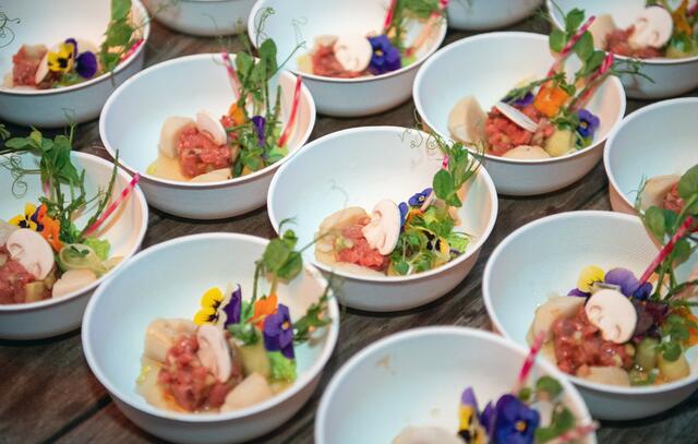 Surf und Turf: Der Zwischengang von den Köchen des "Genusspunkts" passt zur Buga. Foto: Mario Berger