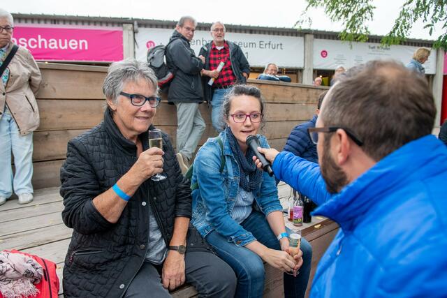 Tanja Koch hatte plötzlich das Mikrophon von Alexander Schnell vor der Nase. Foto: Mario Berger