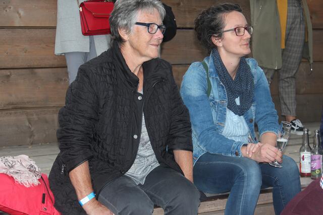 Tanja Koch mit ihrer Mutter Ruth Koch (rechts).