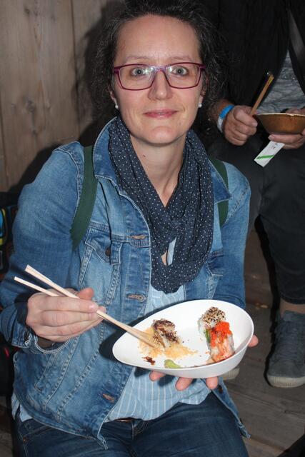 War begeistert von den Sushi: Tanja Koch. Foto: Bernecker