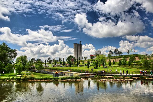 Die Wassertreppe samt der Skulptur des badenden Mädchens war immer eine Attraktion. Andreas Boy hat den eindrucksvollen Blick vom Wasser aus eingefangen. | Foto: Andreas Boy