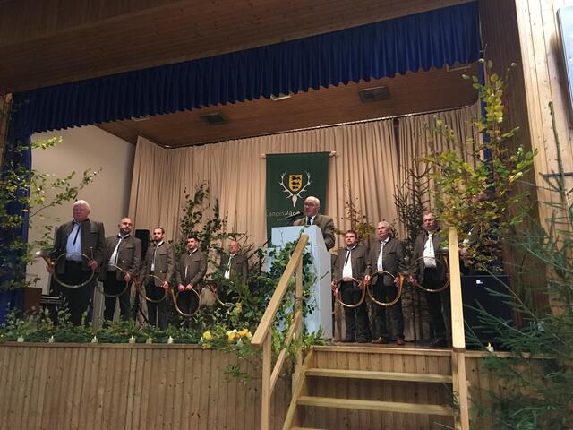 Walter Reinmann, der Leiter vom Hegering 4 bedankte sich bei allen an der Organisation Mitwirkenden seines Hegerings, der Bedienungen und beim Caterer, der Metzgerei Leix aus Stein am Kocher.