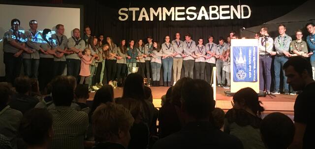 Die Pfadis singen als gemeinsames Abschlusslied "Nehmt Abschied Brüder"