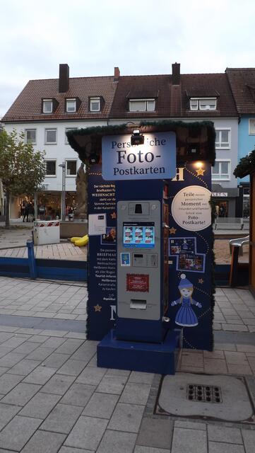 Für bleibende Erinnerung an den Besuch auf dem Weihnachtsmarkt: Automaten für persönliche Foto-Postkarten. (Foto: © Peter Gambka)